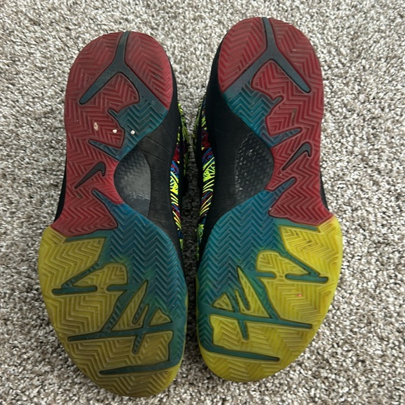 Kobe Proto Wizenard - Size 9 and a half. - Picture 3 of 5